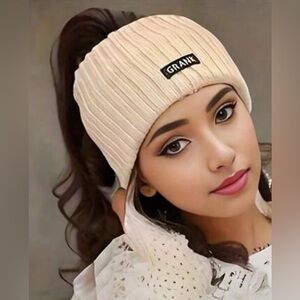 Women’s knitted winter headband